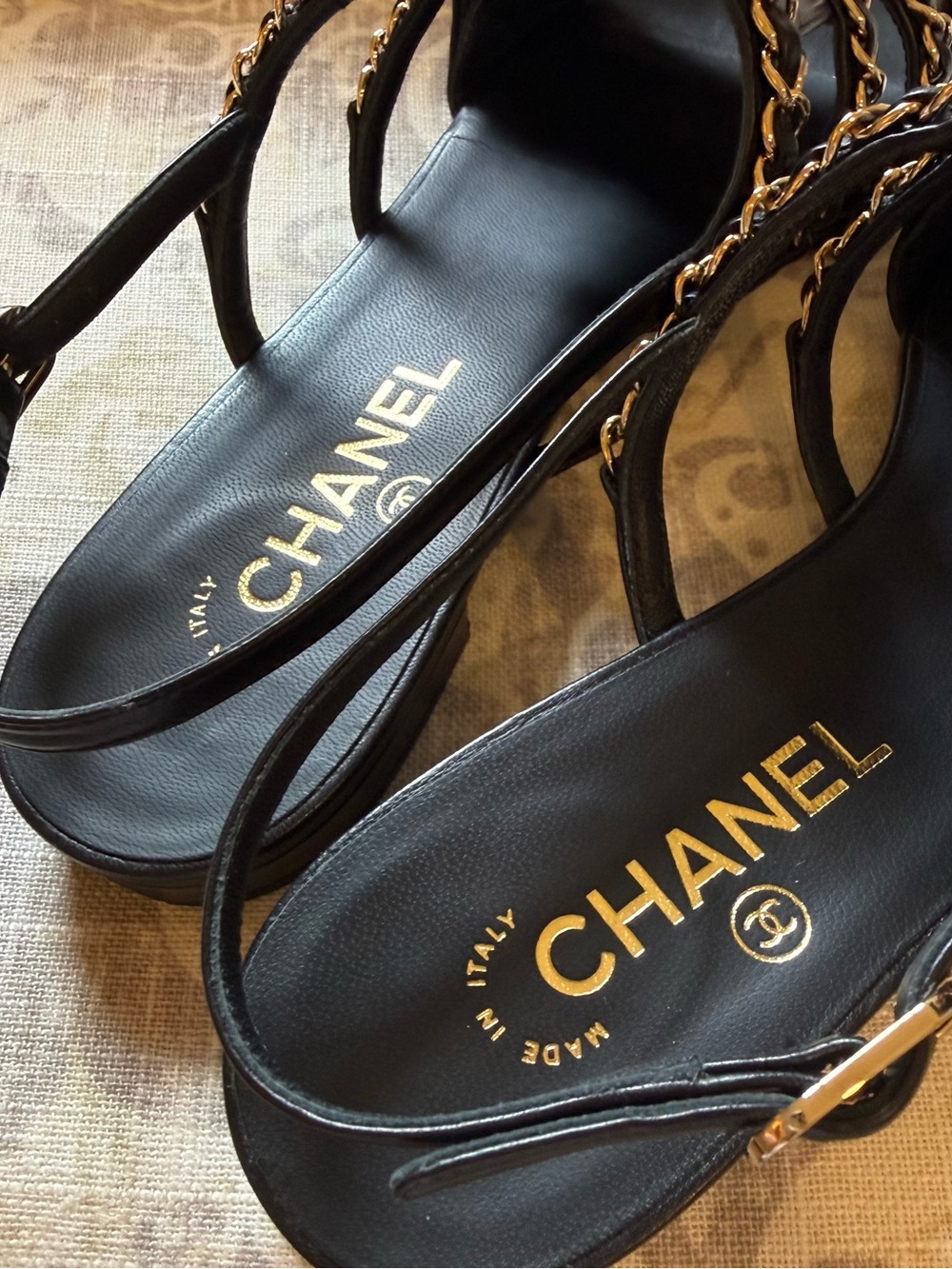 CHANEL ✨Like New✨ Black Lambskin Chain Link Flat Slingback Sandals Size 39.5 - Picture 8 of 14